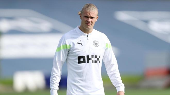 一脚贴天花 一脚贴天花